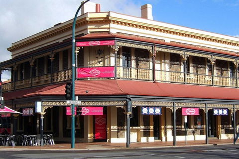 Executive 3 Bedroom Apartment + Internet + Parking - Tourism Canberra 43