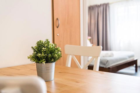 Executive 3 Bedroom Apartment + Internet + Parking - Tourism Canberra 30
