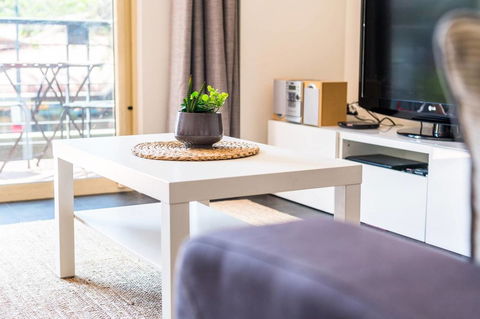 Executive 3 Bedroom Apartment + Internet + Parking - Tourism Canberra 26