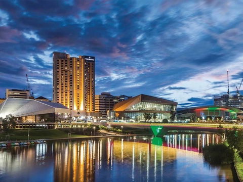 Executive 3 Bedroom Apartment + Internet + Parking - Tourism Canberra 0