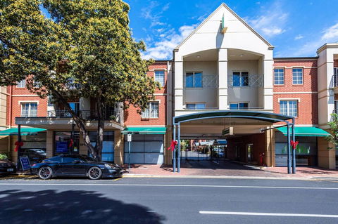 Executive 3 Bedroom Apartment + Internet + Parking - Tourism Canberra 23