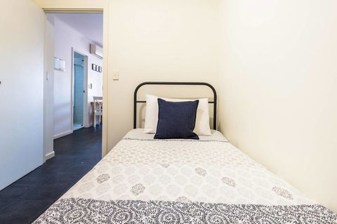 Executive 3 Bedroom Apartment + Internet + Parking - Tourism Canberra 34