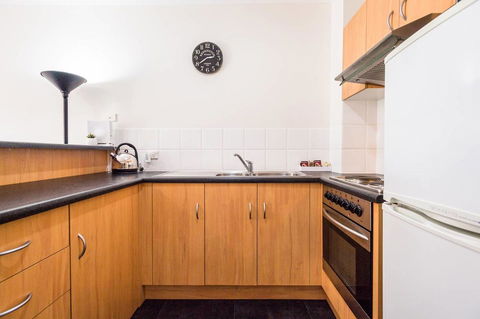 Executive 3 Bedroom Apartment + Internet + Parking - Tourism Canberra 29