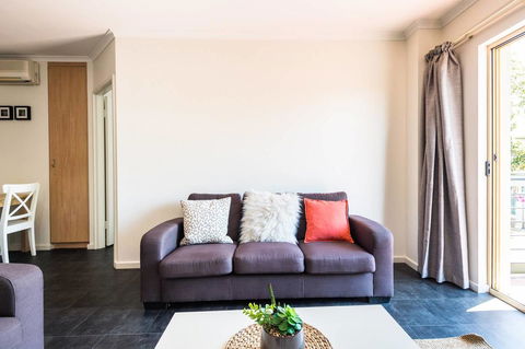 Executive 3 Bedroom Apartment + Internet + Parking - Tourism Canberra 20