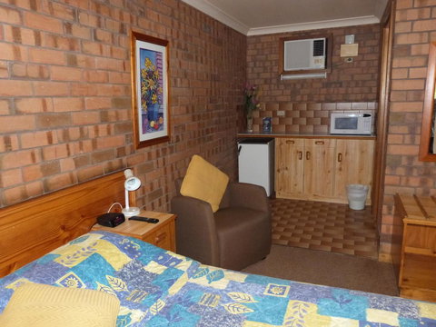 Wintersun Motel - Tourism Canberra 8