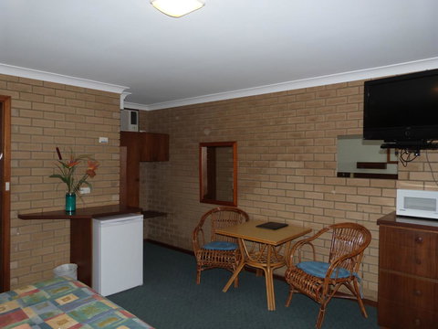 Wintersun Motel - Tourism Canberra 3