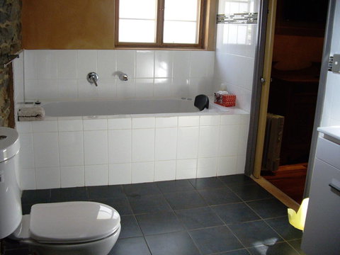 1860 Wine Country Cottages - Tourism Canberra 18