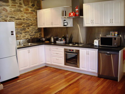 1860 Wine Country Cottages - Tourism Canberra 17