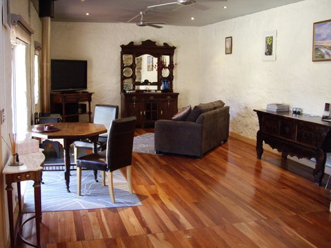 1860 Wine Country Cottages - Tourism Canberra 16