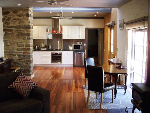 1860 Wine Country Cottages - Tourism Canberra 2