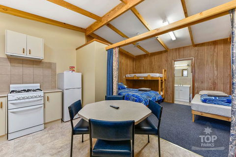 Millicent Hillview Caravan Park - Tourism Canberra 18