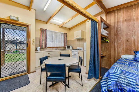 Millicent Hillview Caravan Park - Tourism Canberra 19