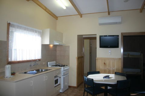 Millicent Hillview Caravan Park - Tourism Canberra 35