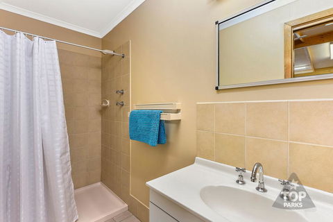 Millicent Hillview Caravan Park - Tourism Canberra 17