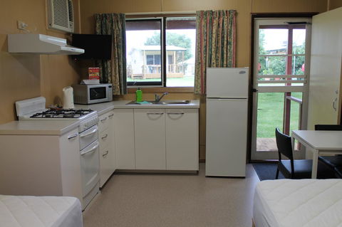 Millicent Hillview Caravan Park - Tourism Canberra 36