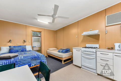 Millicent Hillview Caravan Park - Tourism Canberra 11