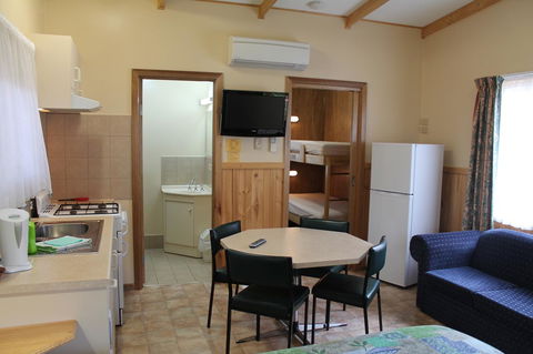 Millicent Hillview Caravan Park - Tourism Canberra 27