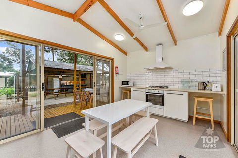 Millicent Hillview Caravan Park - Tourism Canberra 21