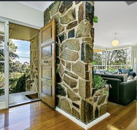Stunning house with beautiful entertainment area - Tourism Canberra