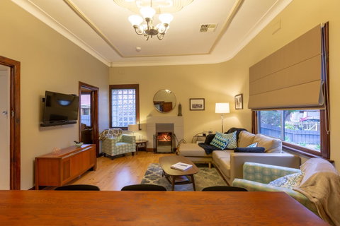 Bilyara House - Tourism Canberra 4
