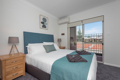 Jurien Bay Motel Apartments - Tourism Canberra 3