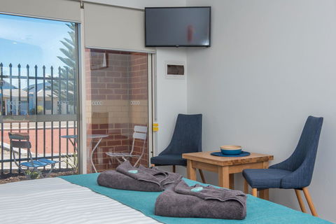 Jurien Bay Motel Apartments - Tourism Canberra 8