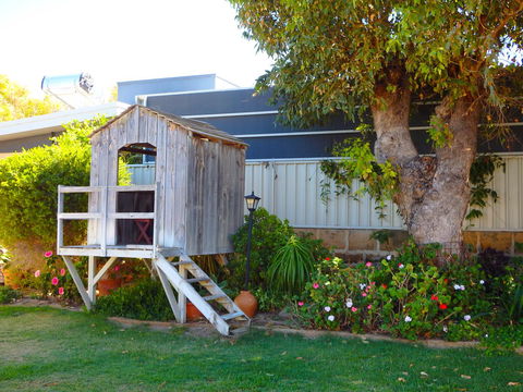 Lazy Lobster Holiday Units & Chalets - Tourism Canberra 21