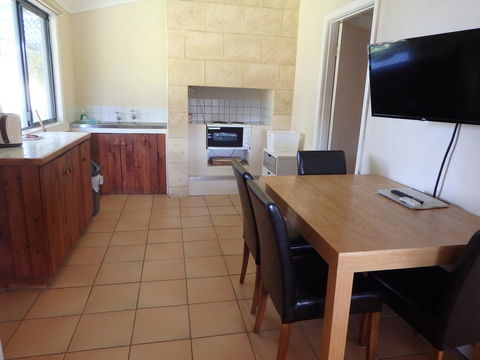 Lazy Lobster Holiday Units & Chalets - Tourism Canberra 4