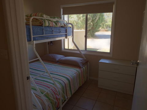 Lazy Lobster Holiday Units & Chalets - Tourism Canberra 22