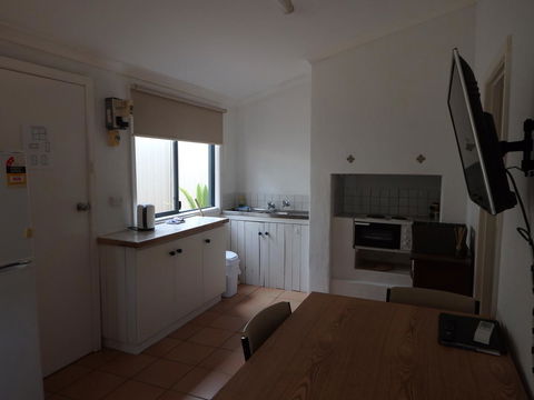 Lazy Lobster Holiday Units & Chalets - Tourism Canberra 16