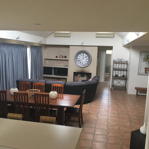 Grapevines Boutique Accommodation - Tourism Canberra 4