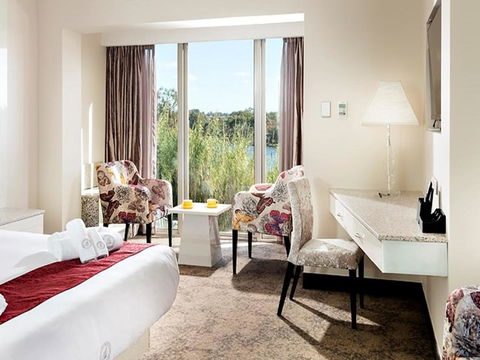 Swan River Hotel - Tourism Canberra 6