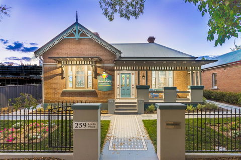 Blue Door Apartments - Tourism Canberra 0