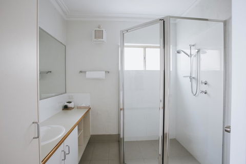 Canal Rocks Beachfront Apartments - Tourism Canberra 34