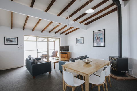 Canal Rocks Beachfront Apartments - Tourism Canberra 22