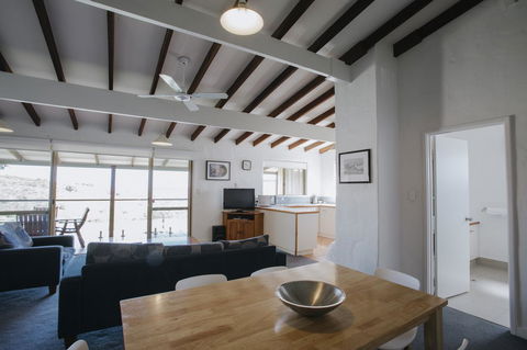 Canal Rocks Beachfront Apartments - Tourism Canberra 16