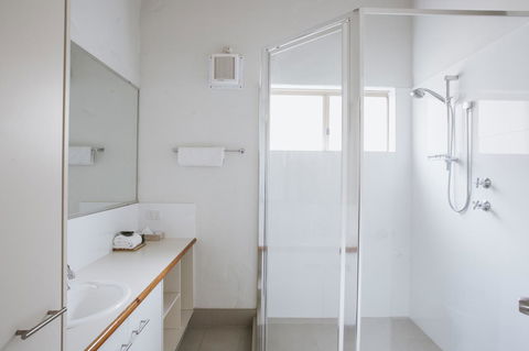 Canal Rocks Beachfront Apartments - Tourism Canberra 1