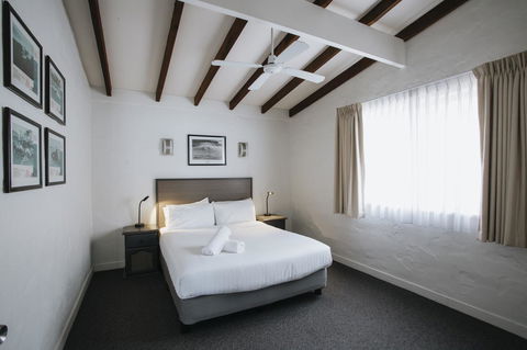 Canal Rocks Beachfront Apartments - Tourism Canberra 3