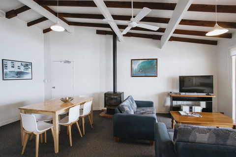 Canal Rocks Beachfront Apartments - Tourism Canberra 2