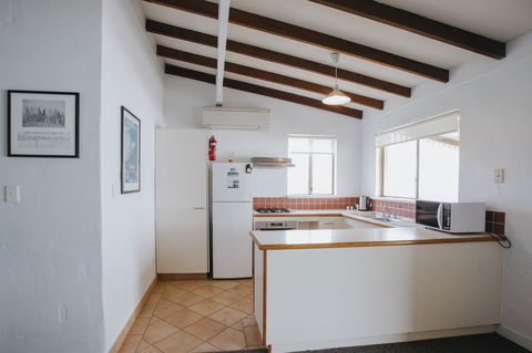 Canal Rocks Beachfront Apartments - Tourism Canberra 21