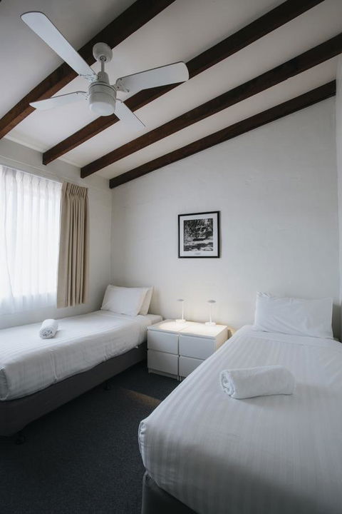 Canal Rocks Beachfront Apartments - Tourism Canberra 12