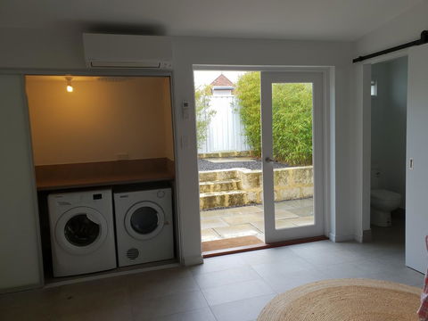 Captain\'s Heritage Cottage - Central Fremantle 2 Bedroom Historic Cottage - Tourism Canberra 14