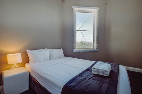 Crossroads Hotel - Tourism Canberra 3