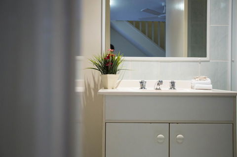 Byron Central Apartments - Tourism Canberra 2