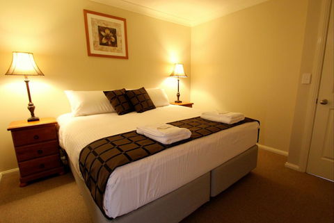 Colonial Court Villas - Tourism Canberra 24
