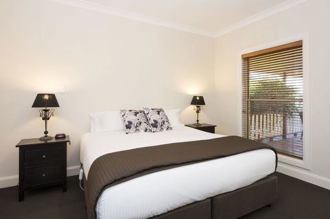 Colonial Court Villas - Tourism Canberra 13