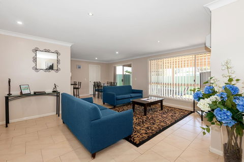 Colonial Court Villas - Tourism Canberra 36