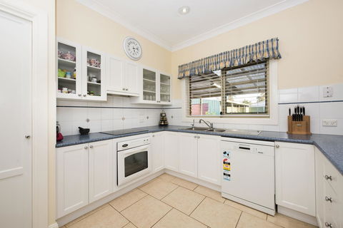 Colonial Court Villas - Tourism Canberra 9