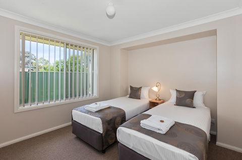 Colonial Court Villas - Tourism Canberra 37