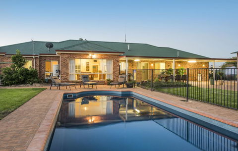 Colonial Court Villas - Tourism Canberra 2